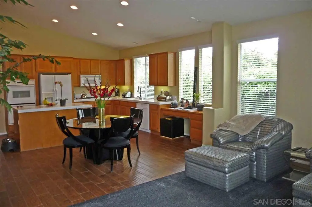 Residential Lease for rent at 2263 Paseo Saucedal, Carlsbad, San Diego County, CA featuring 3 beds and 2 baths