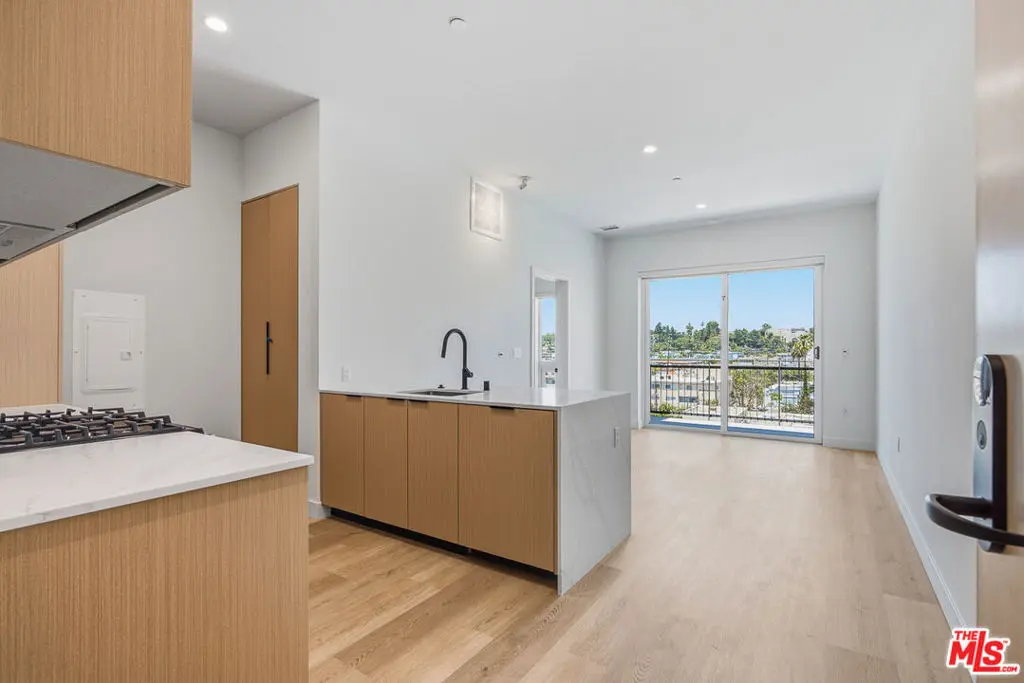 Residential Lease for rent at 3555 Overland Avenue 610, Los Angeles, Los Angeles County, CA featuring 1 bed and 1 bath