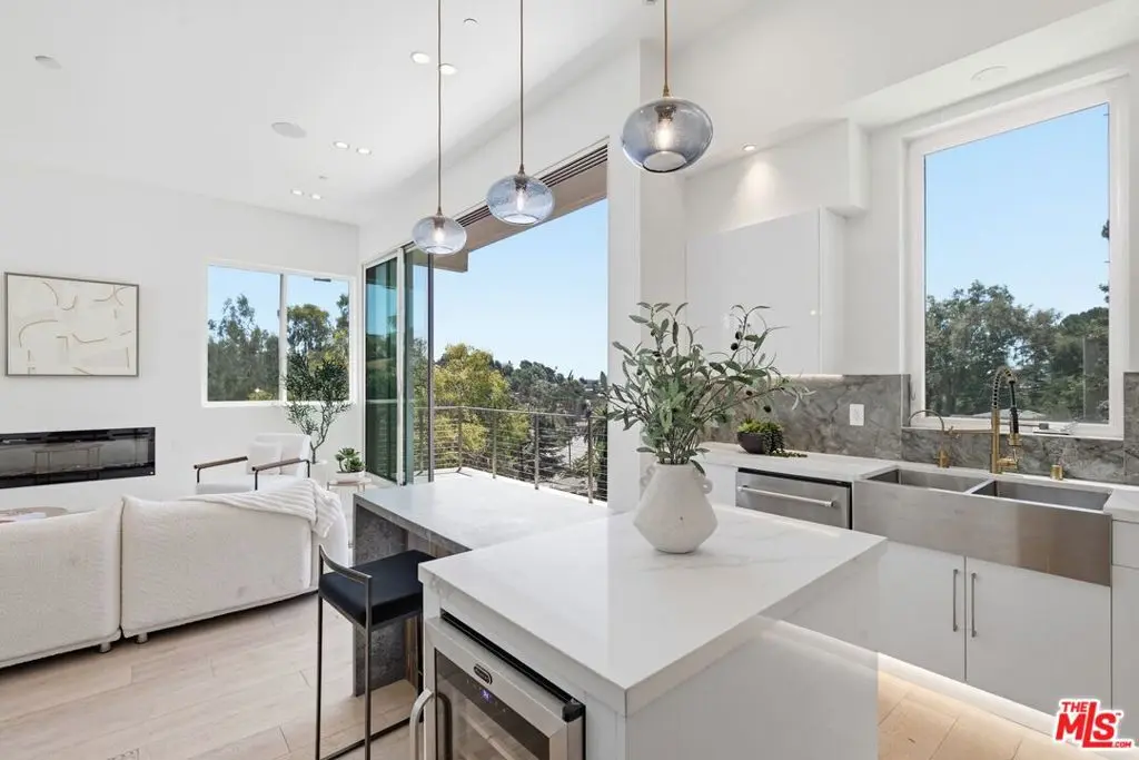 Condominium for rent at 2311 Cove Avenue, Los Angeles, CA featuring 5 beds and 5 baths