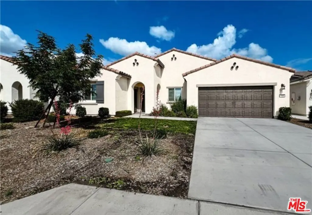 7318 Chetco River Street, Bakersfield, CA — listing photo 1