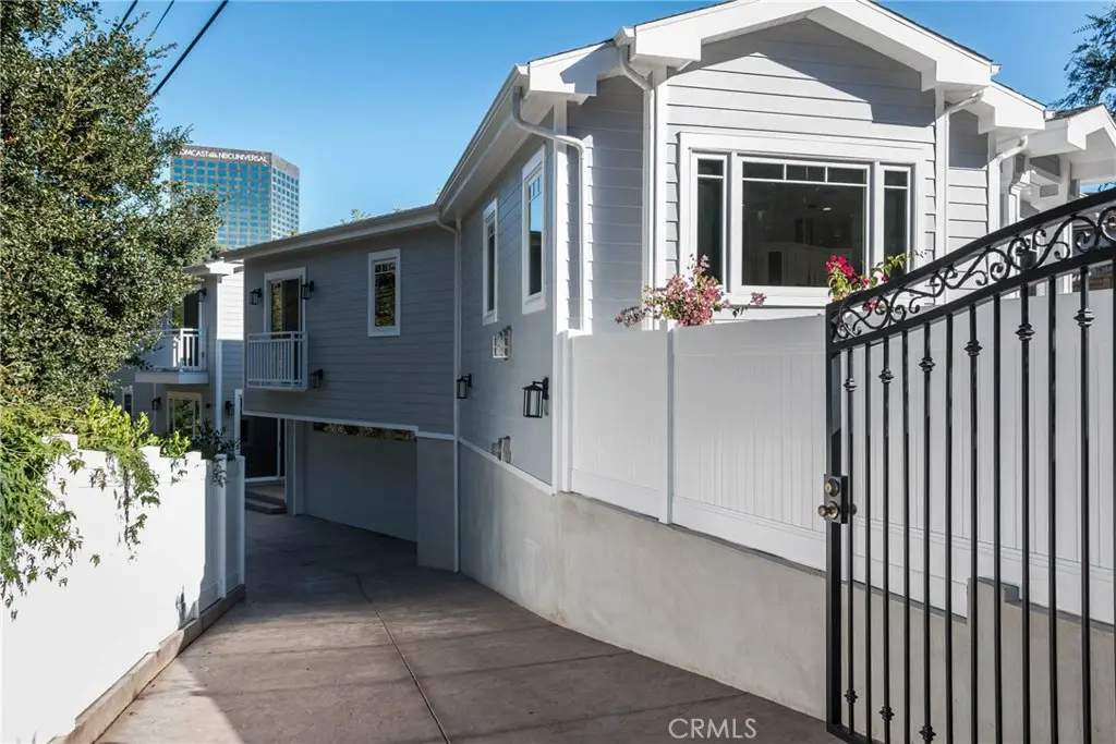 Townhouse for rent at 3698 1/2 Fredonia Drive, Los Angeles, CA featuring 2 beds and 3 baths