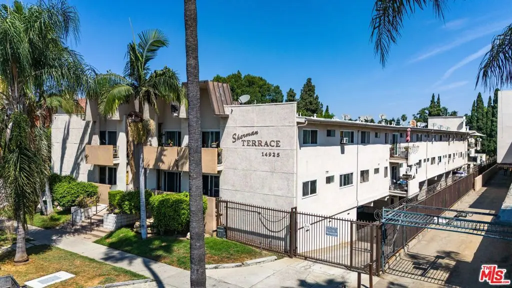 Residential Income for sale at 14925 Sherman Way, Los Angeles, CA featuring 50 beds and 50 baths