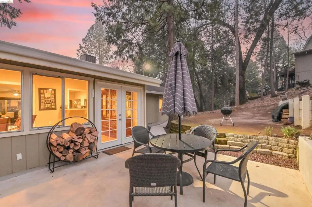 Single Family Residence for sale at 21410 Green Meadow Lane, Sonora, CA featuring 3 beds and 2 baths