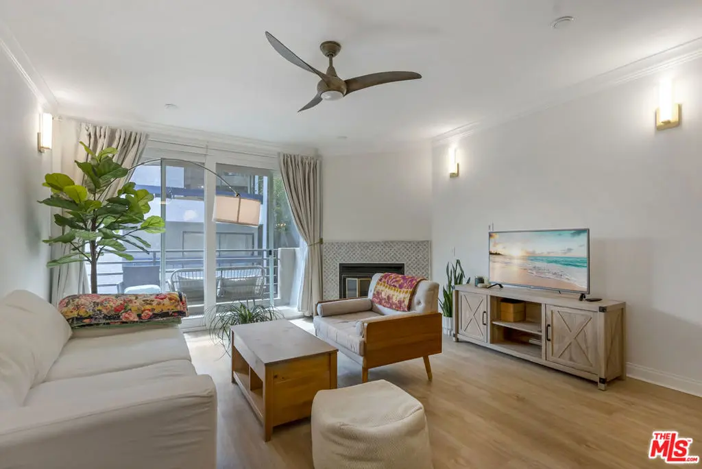 Condominium for sale at 20 Catamaran Street 104, Los Angeles, CA featuring 1 bed and 1 bath