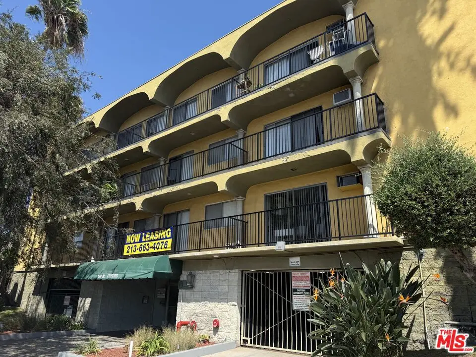 Apartment for rent at 124 N Oxford Avenue, Los Angeles, CA featuring 1 bed and 1 bath