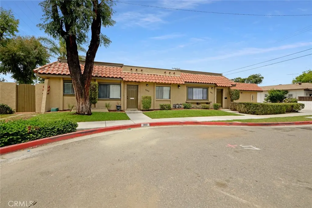 Duplex for rent at 900 N Harbor Boulevard, Anaheim, CA featuring 2 beds and 2 baths