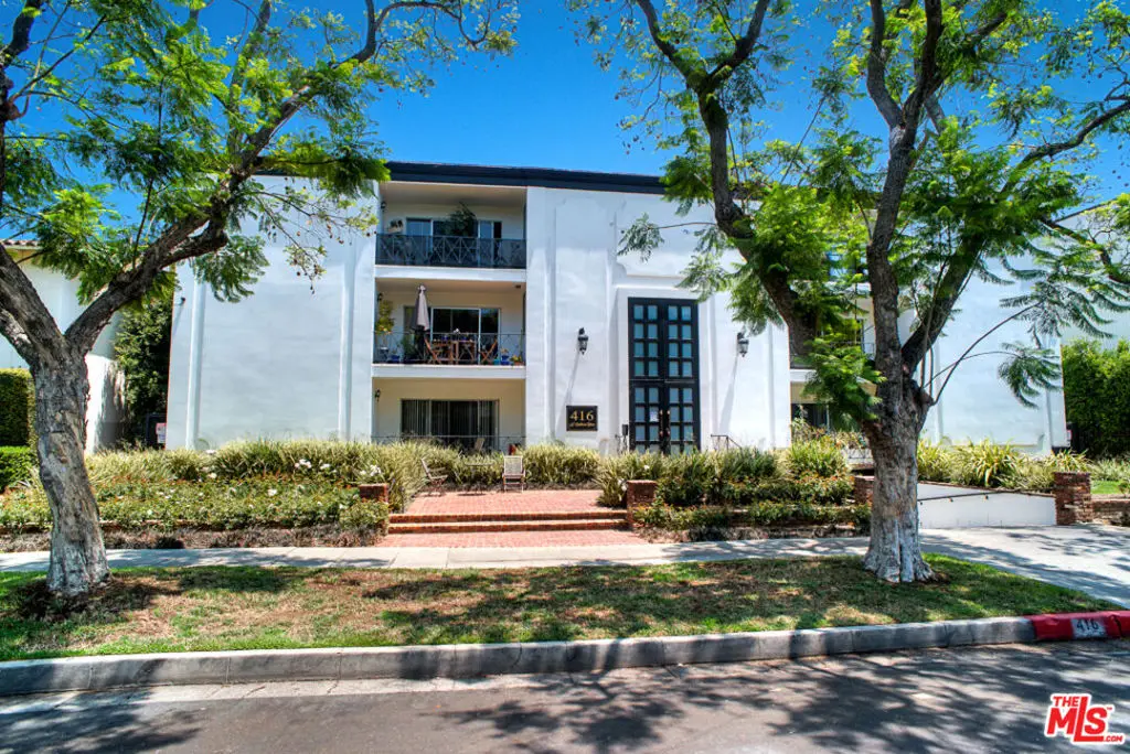 Residential Lease for rent at 416 N Oakhurst Drive 107, Beverly Hills, Los Angeles County, CA featuring 1 bed and 1 bath