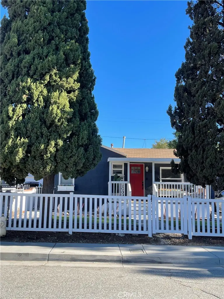 977 W Hays, Banning, CA — listing photo 1