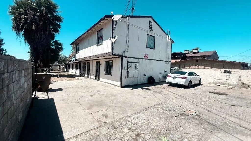 237 Dr Martin Luther King Jr, Bakersfield, CA — listing photo 1