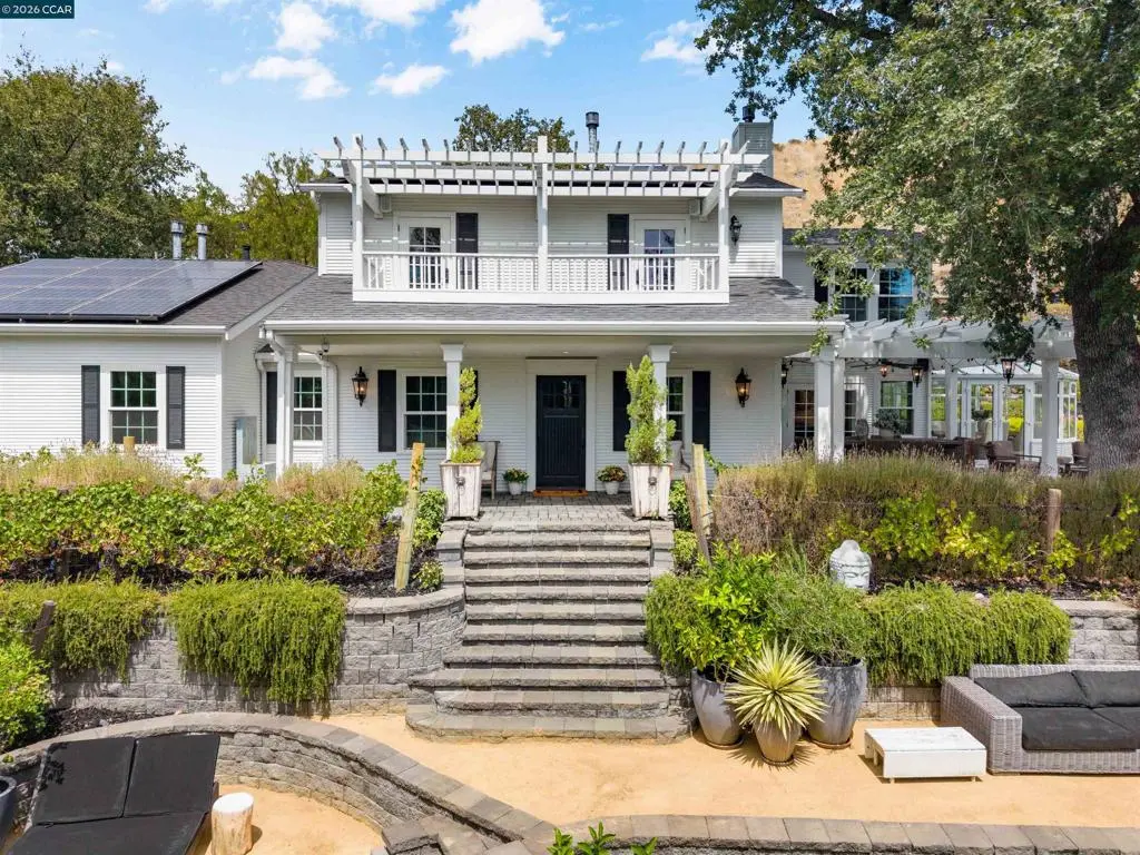 Single Family Residence for sale at 950 Country Lane, Walnut Creek, CA featuring 5 beds and 5 baths