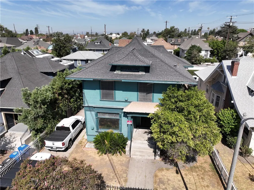 Apartment for sale at 2107 Oak Street, Los Angeles, CA