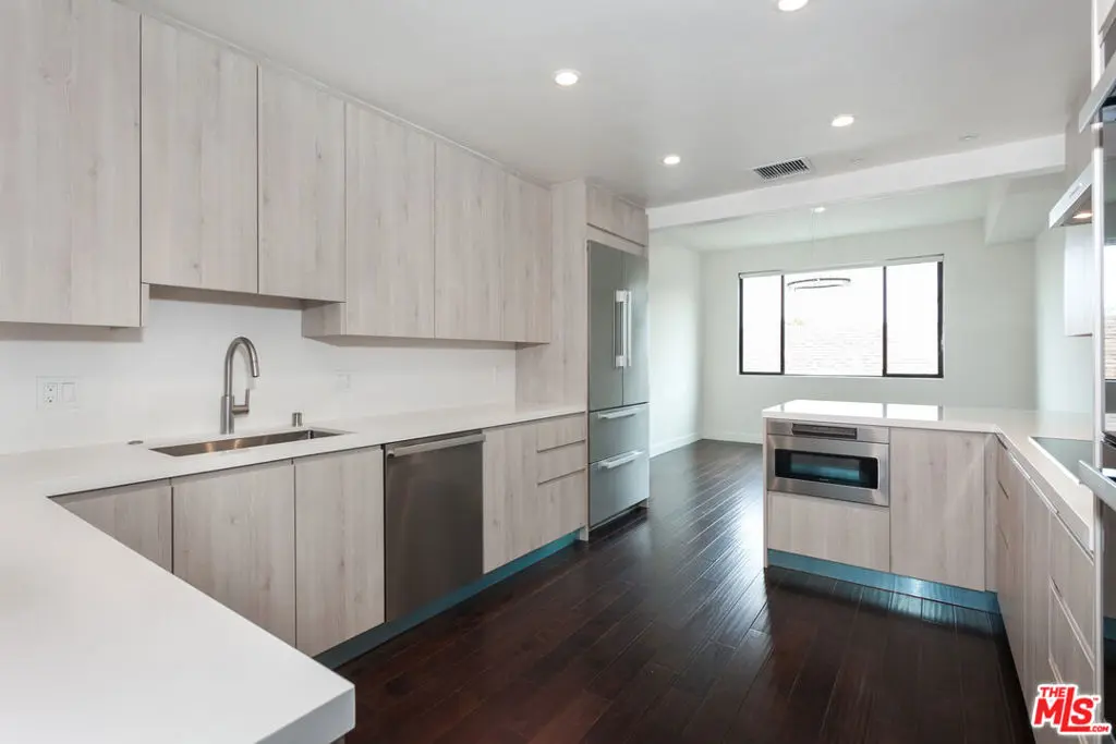 Residential Lease for rent at 430 N MAPLE Drive 206, Beverly Hills, Los Angeles County, CA featuring 2 beds and 3 baths