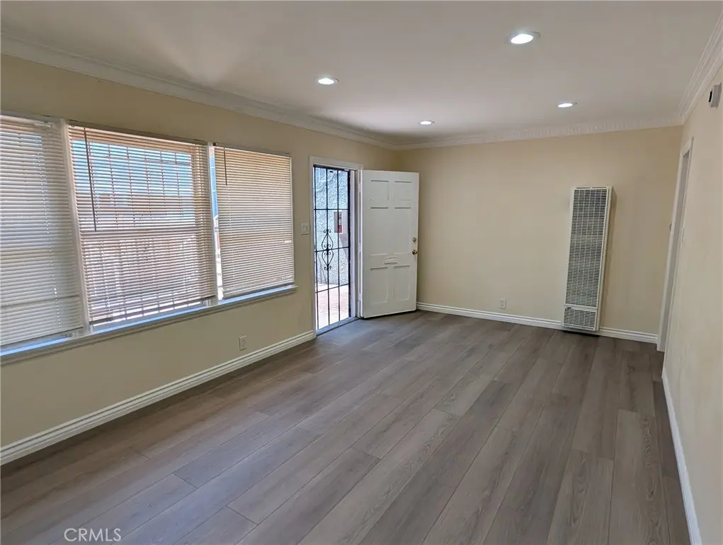 Residential Lease for rent at 216 N Normandie 1/4, Los Angeles, Los Angeles County, CA featuring 1 bed and 1 bath