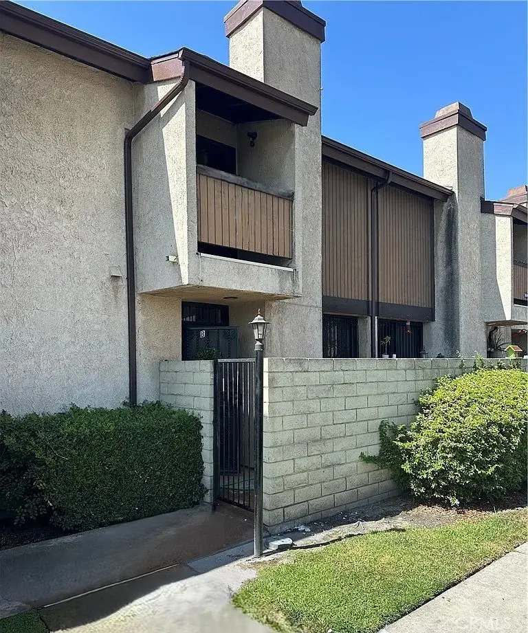 2674 Clarendon, B Avenue, Huntington Park, CA — listing photo 1
