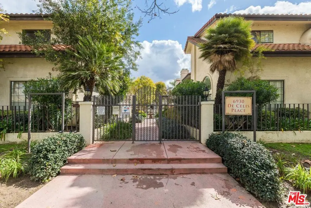 6930 De Celis Place 34, Lake Balboa, CA — listing photo 1