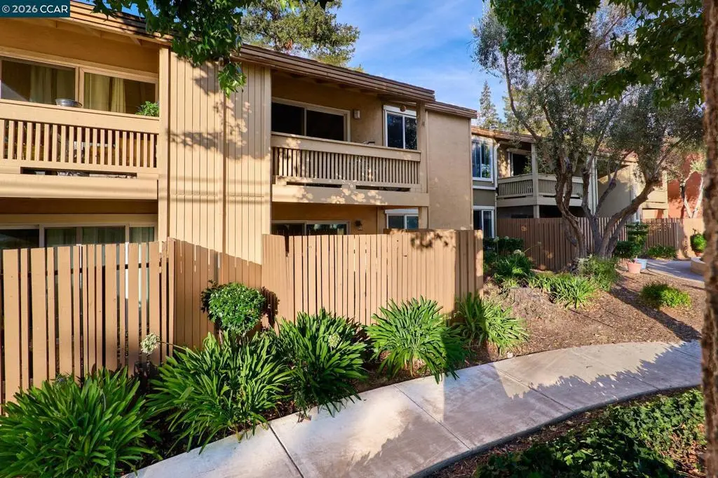 Condominium for sale at 810 Oak Grove Rd 98, Concord, CA featuring 1 bed and 1 bath