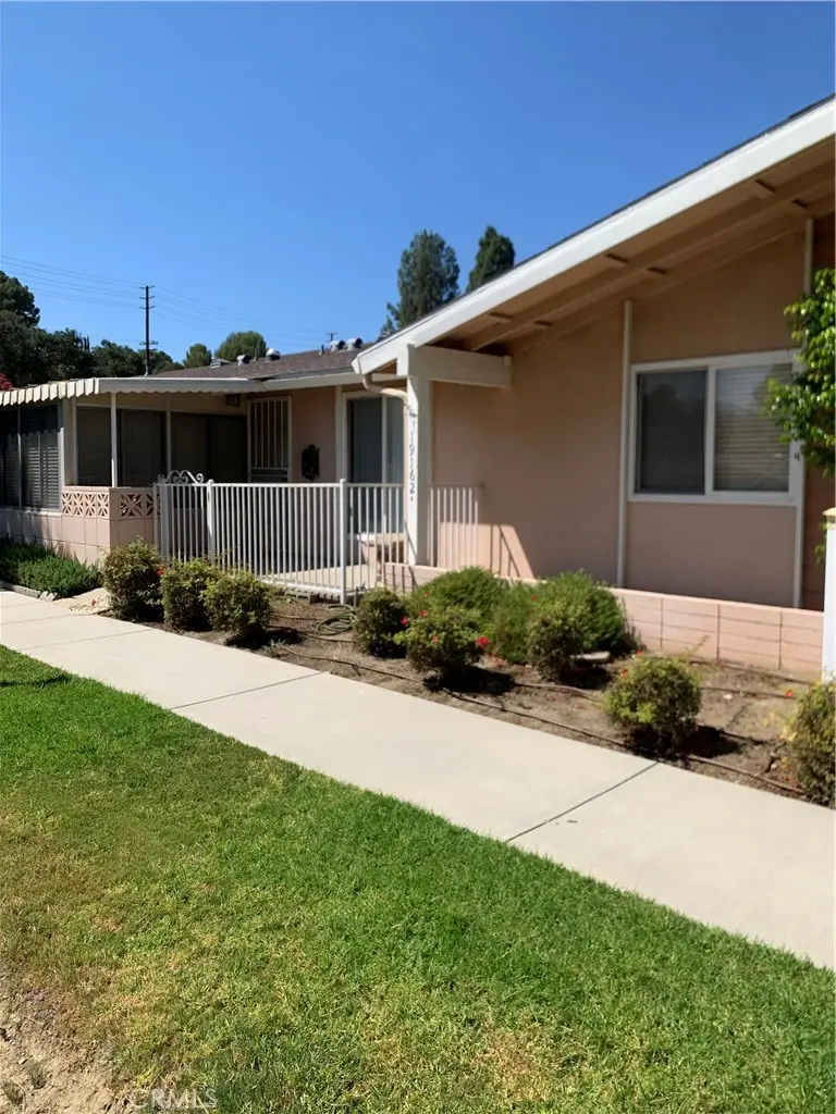 19162 Avenue Of The Oaks B, Newhall, CA — listing photo 1