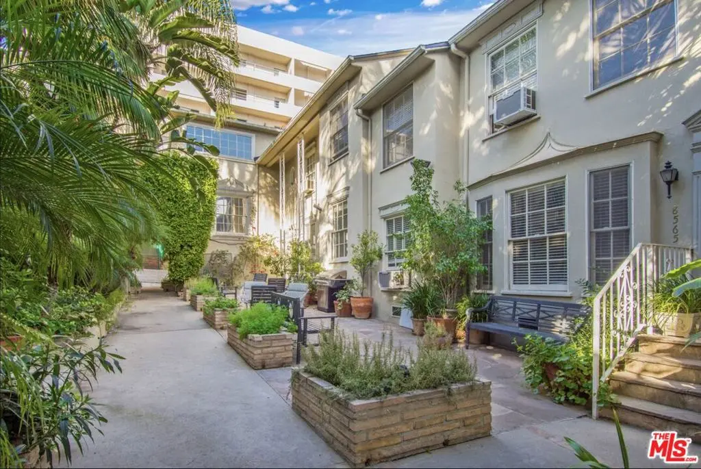 Residential Lease for rent at 8569 Holloway Drive 1, West Hollywood, Los Angeles County, CA featuring 1 bed and 1 bath