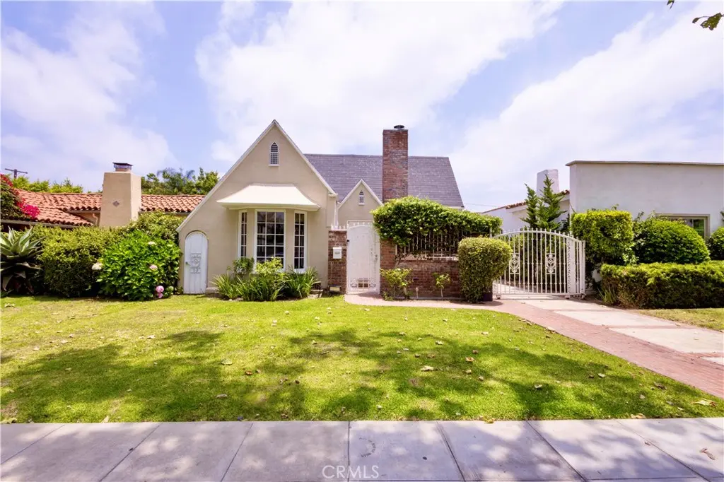 Single Family Residence for rent at 446 S La Peer Drive, Beverly Hills, CA featuring 4 beds and 3 baths