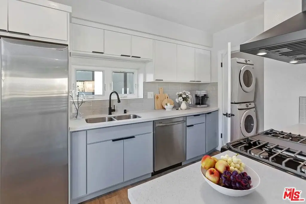 Residential Lease for rent at 1724 Menlo Avenue A, Los Angeles, Los Angeles County, CA featuring 3 beds and 4 baths