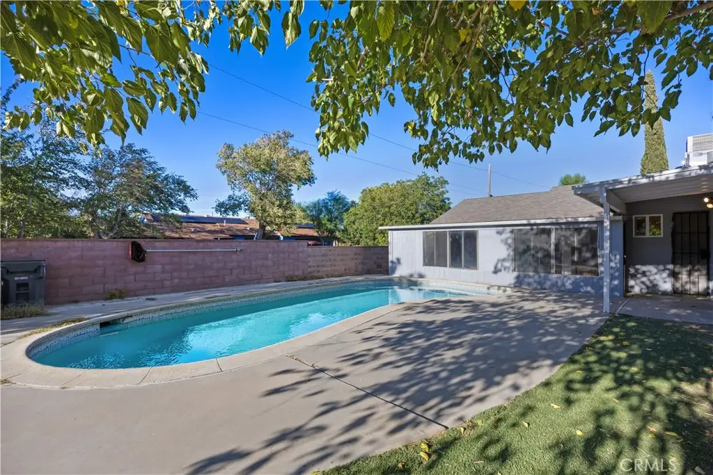 1058 E Avenue R2, Palmdale, CA — listing photo 1