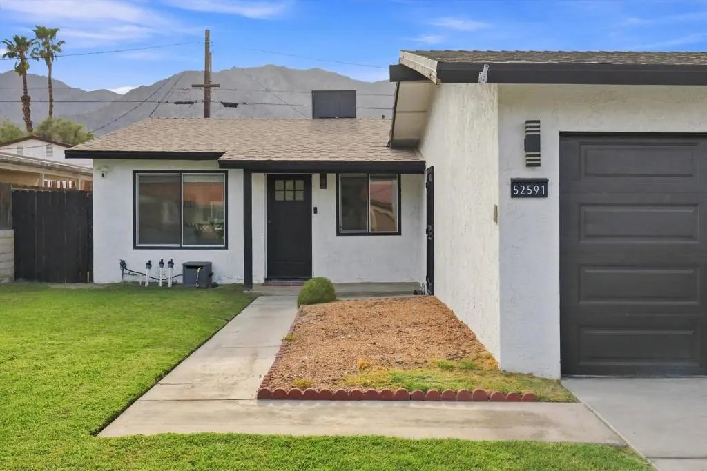 Single Family Residence for sale at 52591 Avenida Martinez, La Quinta, CA featuring 4 beds and 2 baths