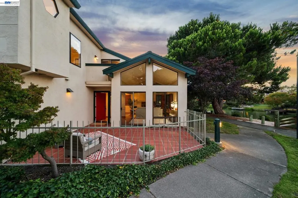 Townhouse for sale at 918 Ironwood Rd, Alameda, CA featuring 3 beds and 3 baths