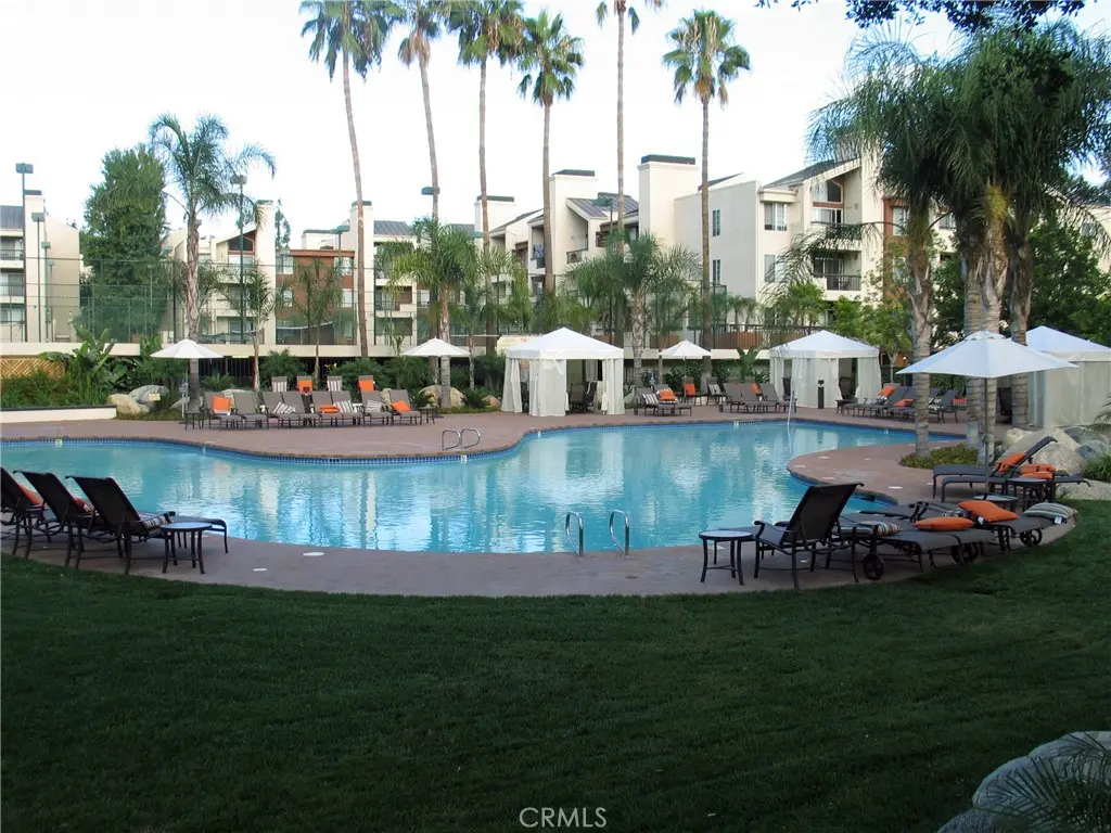 5550 Owensmouth #317, Woodland Hills, CA — listing photo 1
