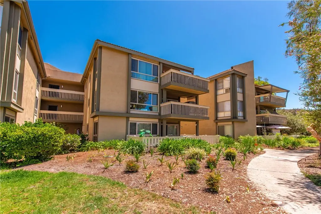 254 Sequoia Court 26, Thousand Oaks, CA — listing photo 1