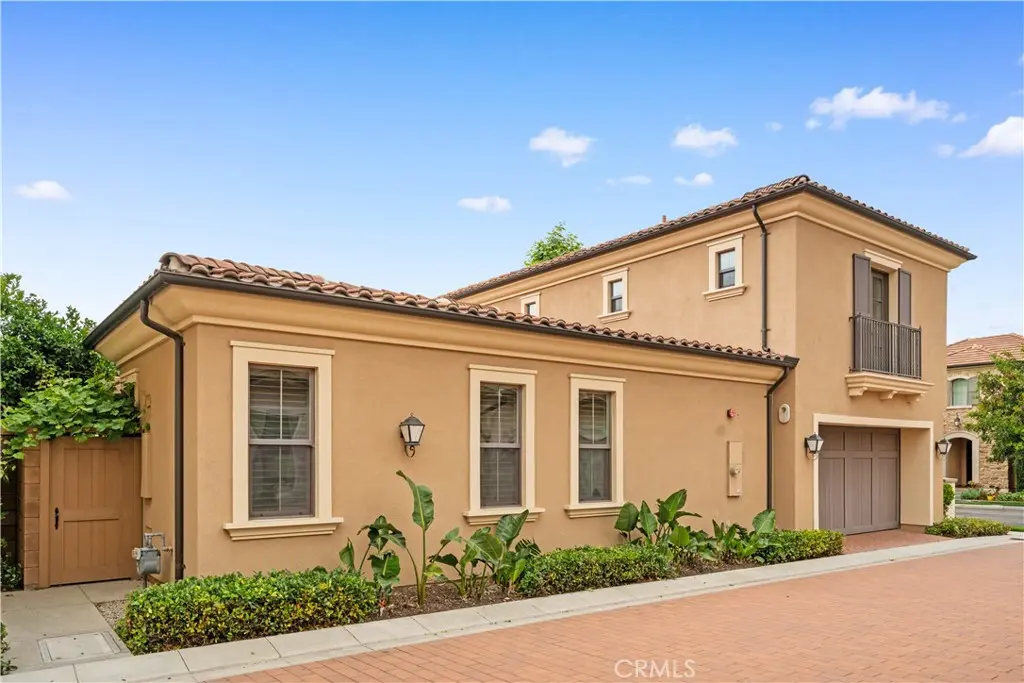 Residential Lease for rent at 114 Guinness, Irvine, Orange County, CA featuring 4 beds and 4 baths