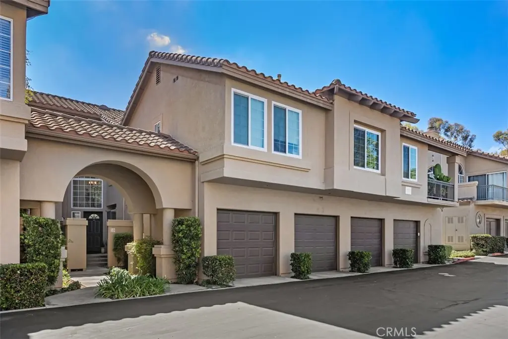 Condominium for sale at 10 Sentinel, Aliso Viejo, CA featuring 2 beds and 3 baths