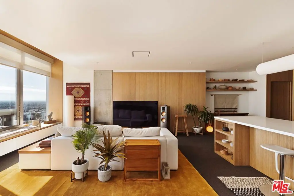 Condominium for sale at 1155 S Grand Avenue 2107, Los Angeles, CA featuring 1 bed and 1 bath