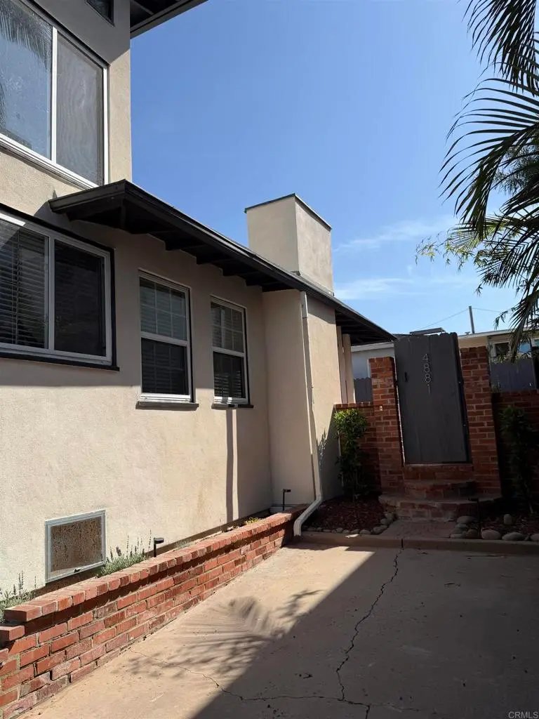 Residential Lease for rent at 4881 Dixie Dr, San Diego, CA featuring 3 beds and 2 baths