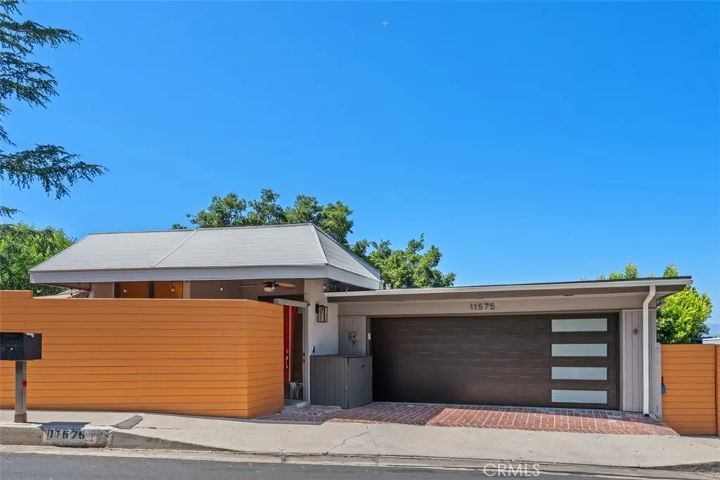 11575 Sunshine Terrace, Studio City, CA — listing photo 1