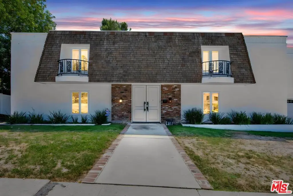 Residential Lease for rent at 16608 Park Lane Circle, Los Angeles, Los Angeles County, CA featuring 5 beds and 5 baths