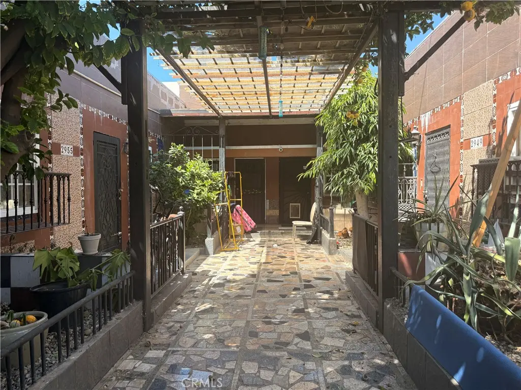 2949 S Harcourt, Los Angeles, CA — listing photo 1
