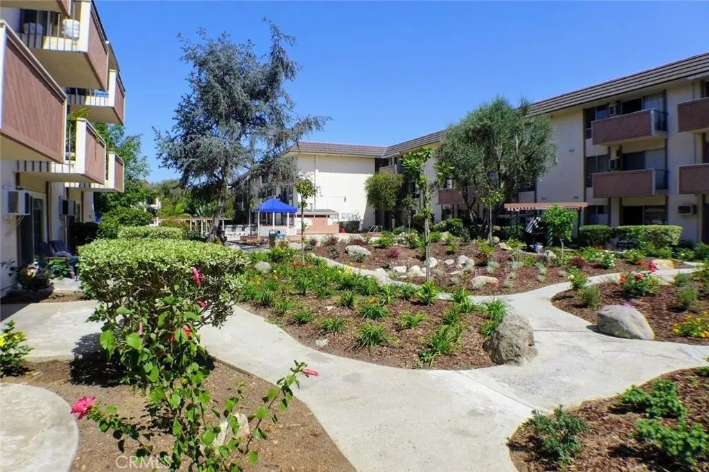 Residential Lease for rent at 5585 E Pacific Coast Highway 240, Long Beach, Los Angeles County, CA featuring 1 bed and 1 bath