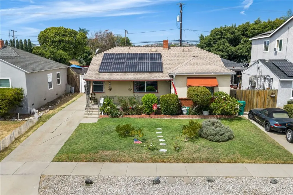 Single Family Residence for sale at 2255 Pepperwood Avenue, Long Beach, CA featuring 3 beds and 2 baths