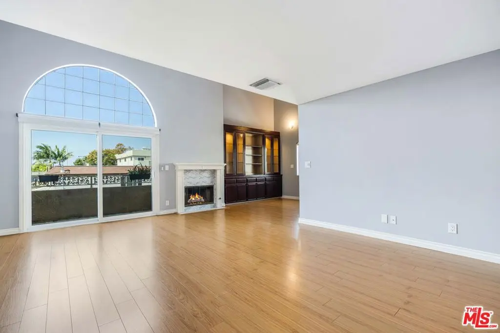 Residential Lease for rent at 3910 Moore Street 201, Los Angeles, Los Angeles County, CA featuring 3 beds and 2 baths