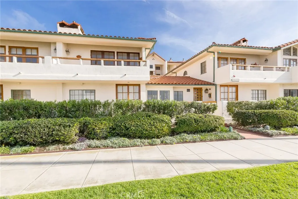 Residential Lease for rent at 1110 Esplanade 9, Redondo Beach, Los Angeles County, CA featuring 3 beds and 4 baths