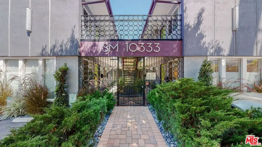 Residential Lease for rent at 10333 Santa Monica Boulevard 10, Los Angeles, Los Angeles County, CA and 1 bath