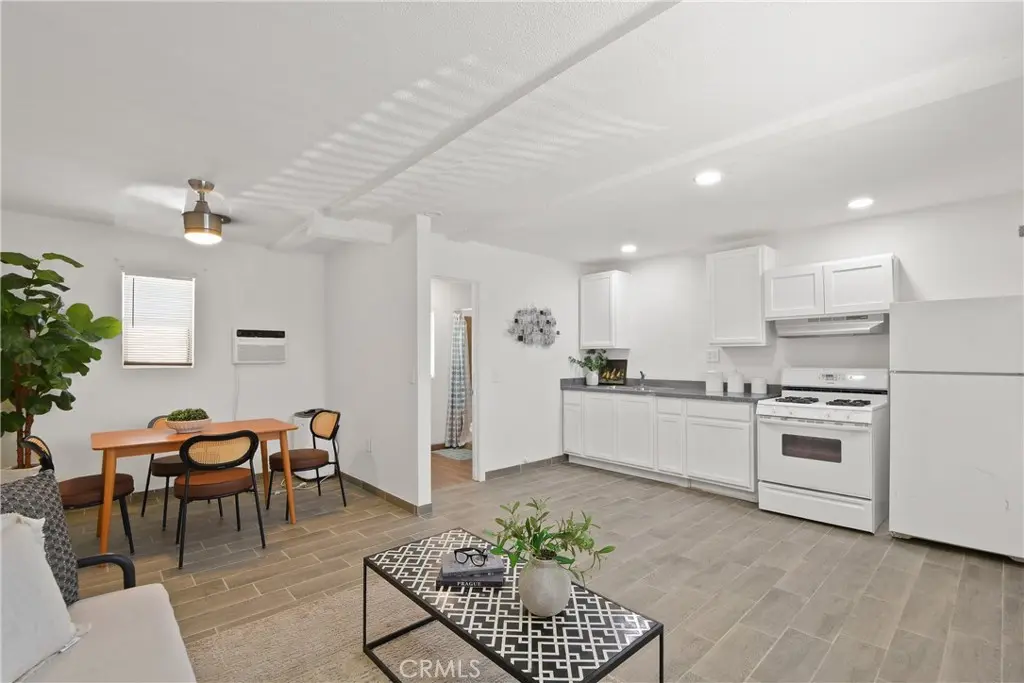 Triplex for rent at 3008 N Arrowhead B, San Bernardino, CA featuring 1 bed and 1 bath