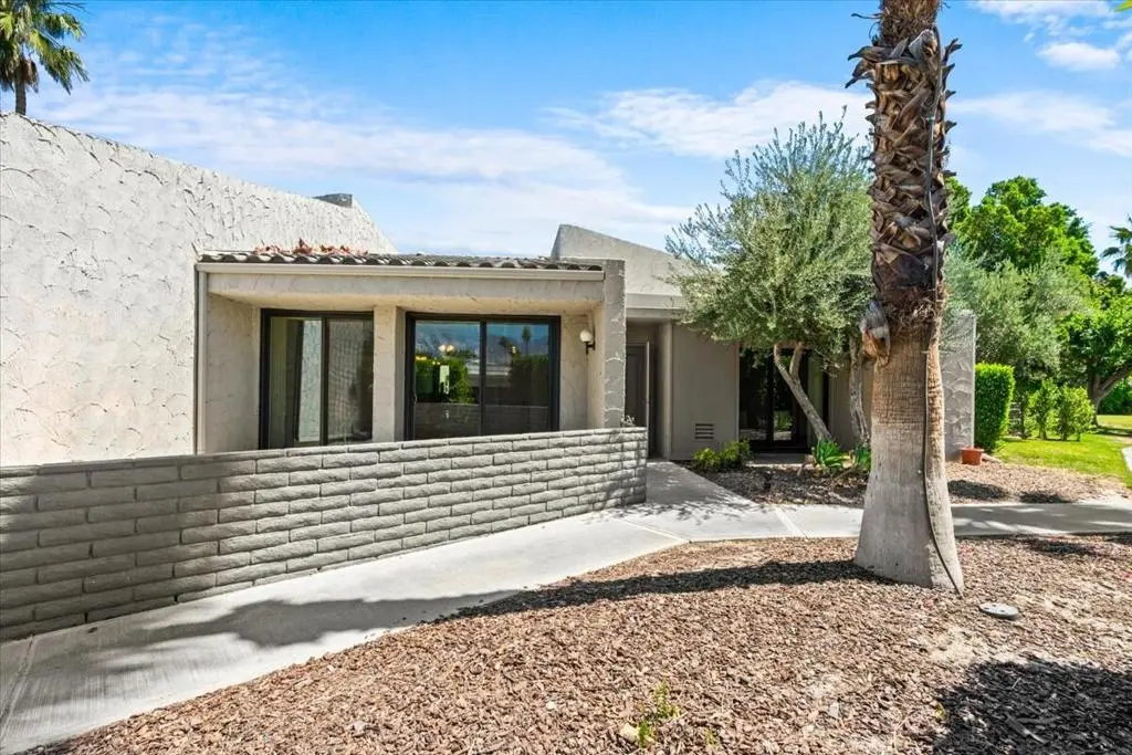 2620 N Whitewater Club Drive D, Palm Springs, CA — listing photo 1