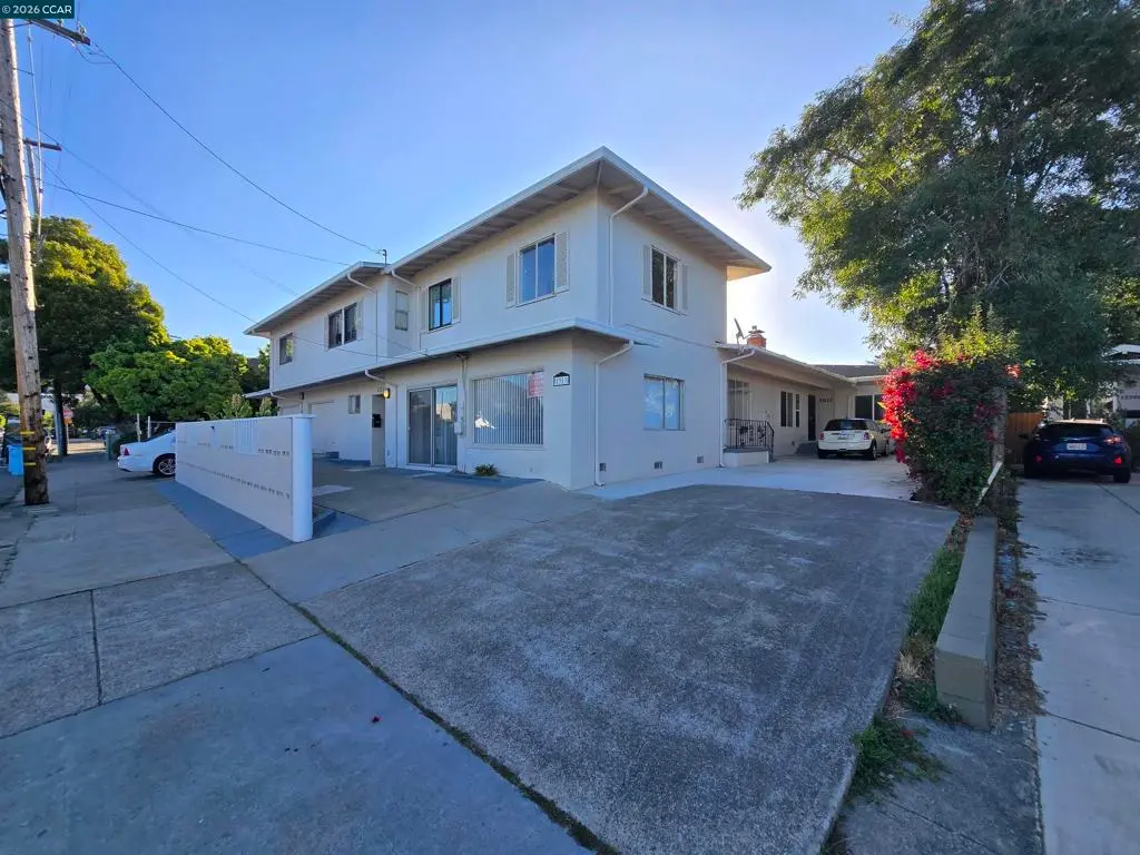 Single Family Residence for rent at 1313 Curtis St, Berkeley, CA featuring 10 beds and 6 baths