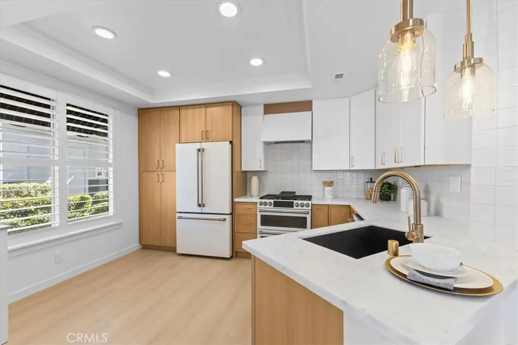 Townhouse for sale at 81 Coronado Cay, Aliso Viejo, CA featuring 3 beds and 3 baths