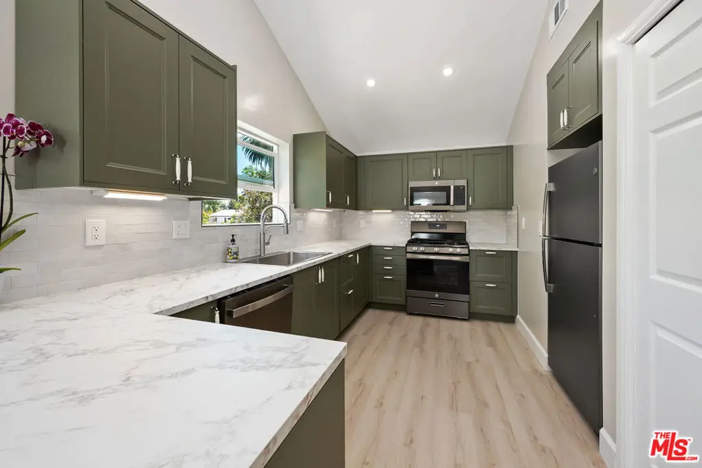 2329 Selby Avenue, Los Angeles, CA — listing photo 1