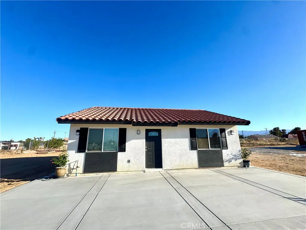 Single Family Residence for rent at 8867 Gorgonio Road B, Victorville, CA featuring 2 beds and 1 bath