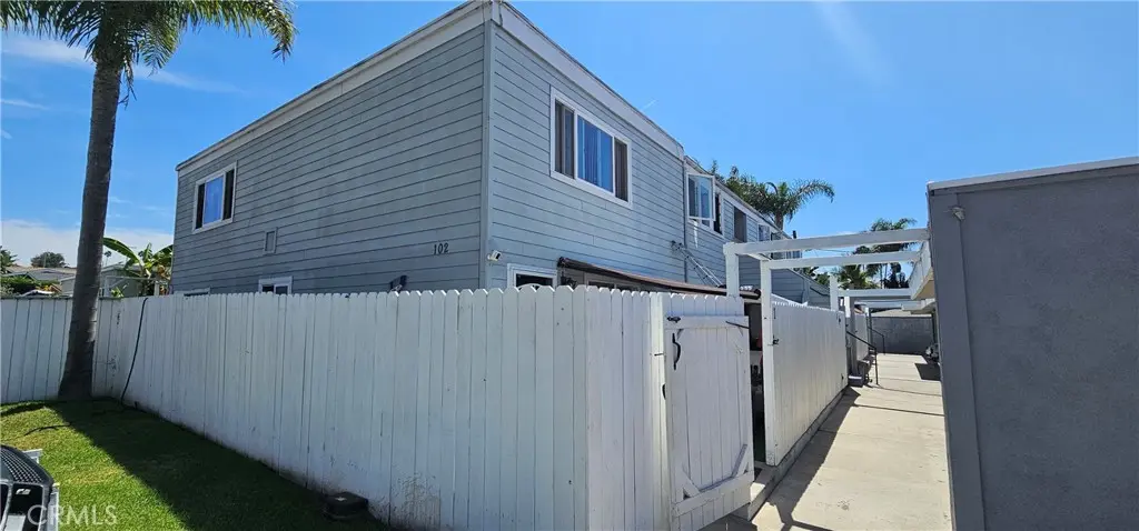 Apartment for rent at 102 Avenida San Fernando 6, San Clemente, CA featuring 1 bed and 1 bath