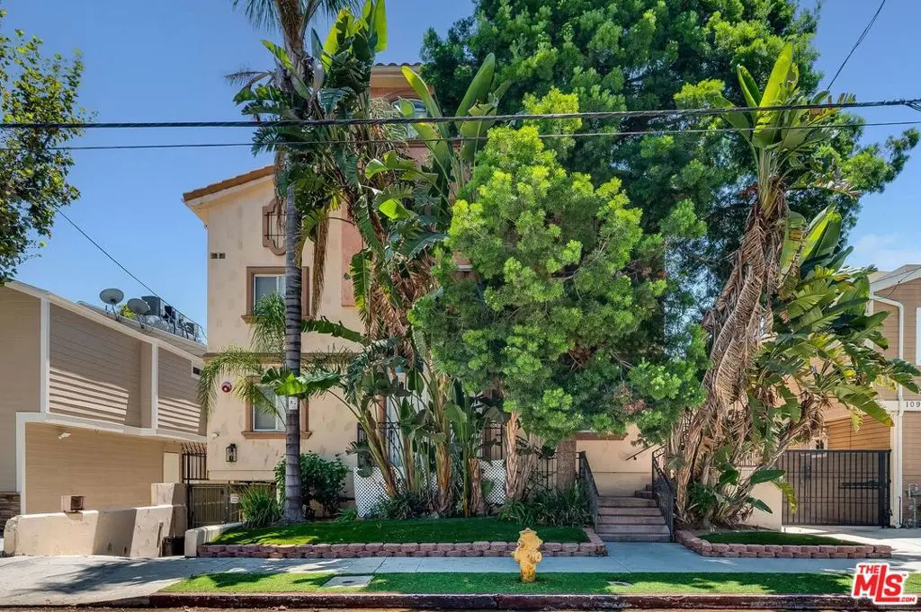 Condominium for rent at 10924 Bloomfield Street 7, Los Angeles, CA featuring 2 beds and 3 baths