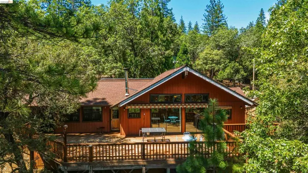 Single Family Residence for sale at 23939 Broken Bit, Sonora, CA featuring 3 beds and 3 baths